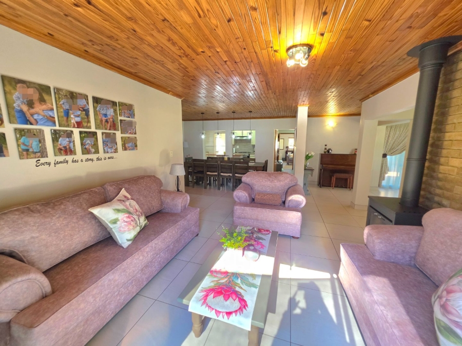 5 Bedroom Property for Sale in La Provance Free State